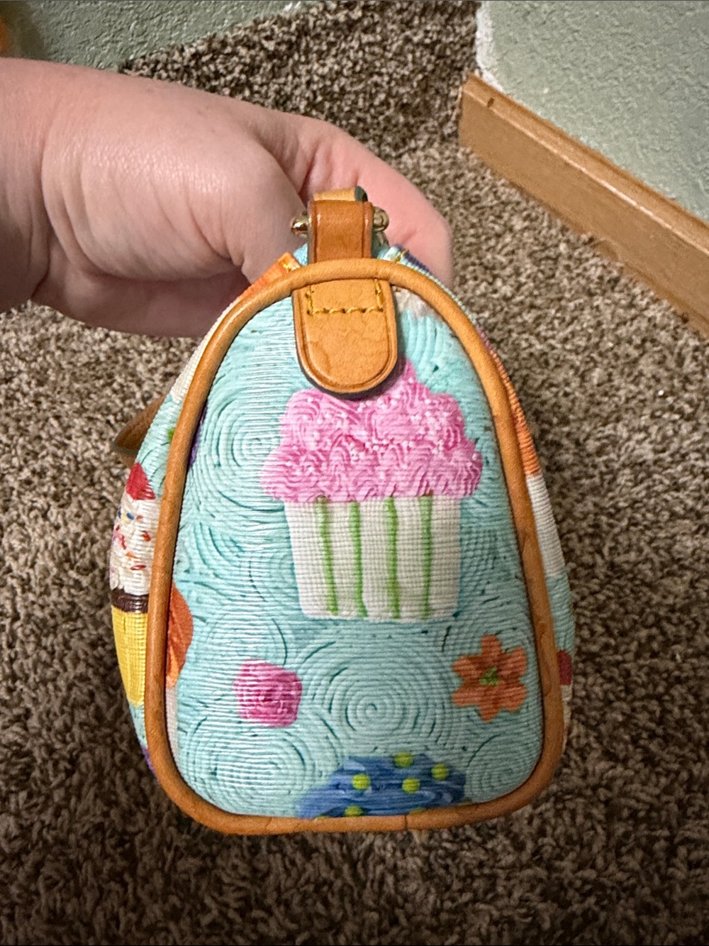 🦆 Dooney & Bourke - Cupcake Barrel Bag - light blue - Picture 11 of 14